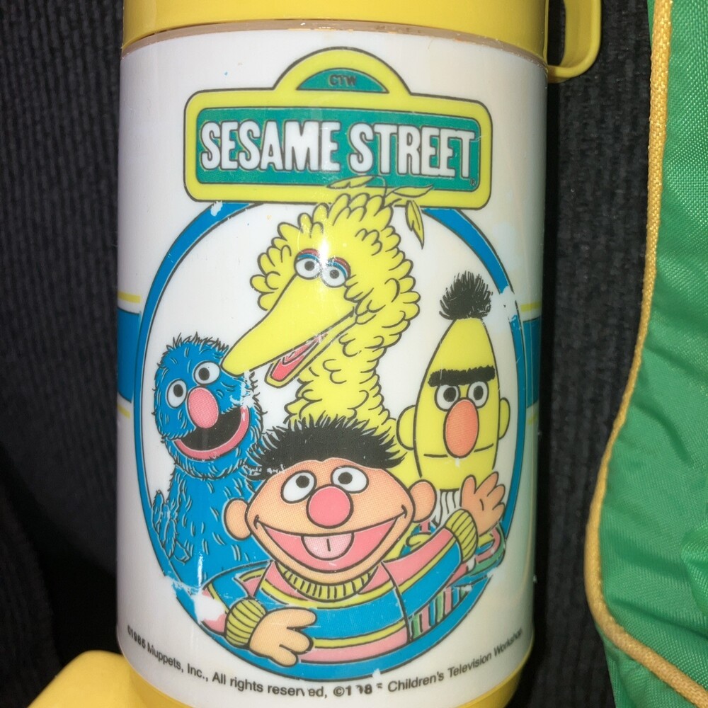 Sesame Street Vintage Lunchbox Bookbag & Oscar Toy - Picture 4 of 10